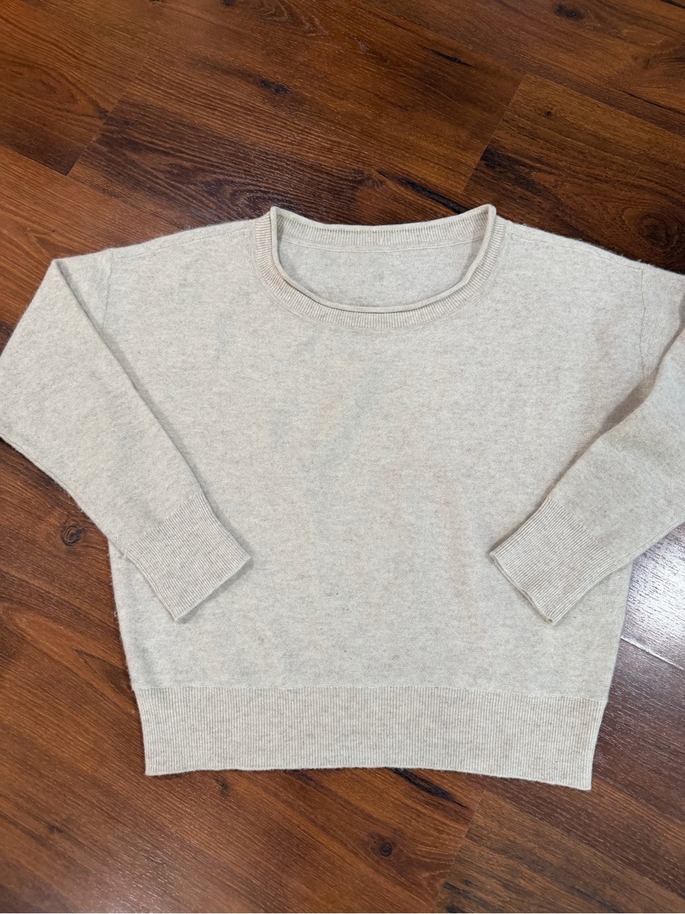 Club Monaco women's 100% Cashmere sweater beige color Sz M